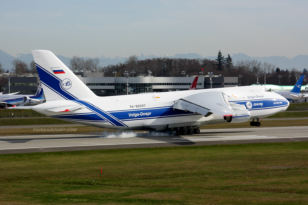An-124 RA-82047 at Paine Field