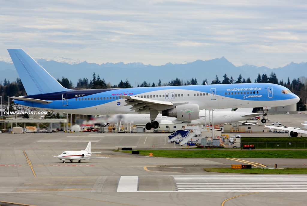 N757ET at Paine Field