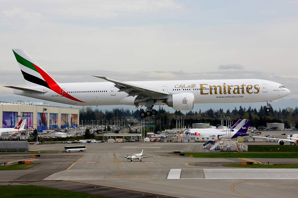 Emirates 777 A6-ENZ at Paine Field
