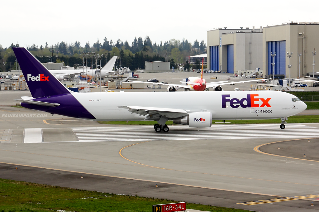 FedEx 767 N118FE at Paine Field