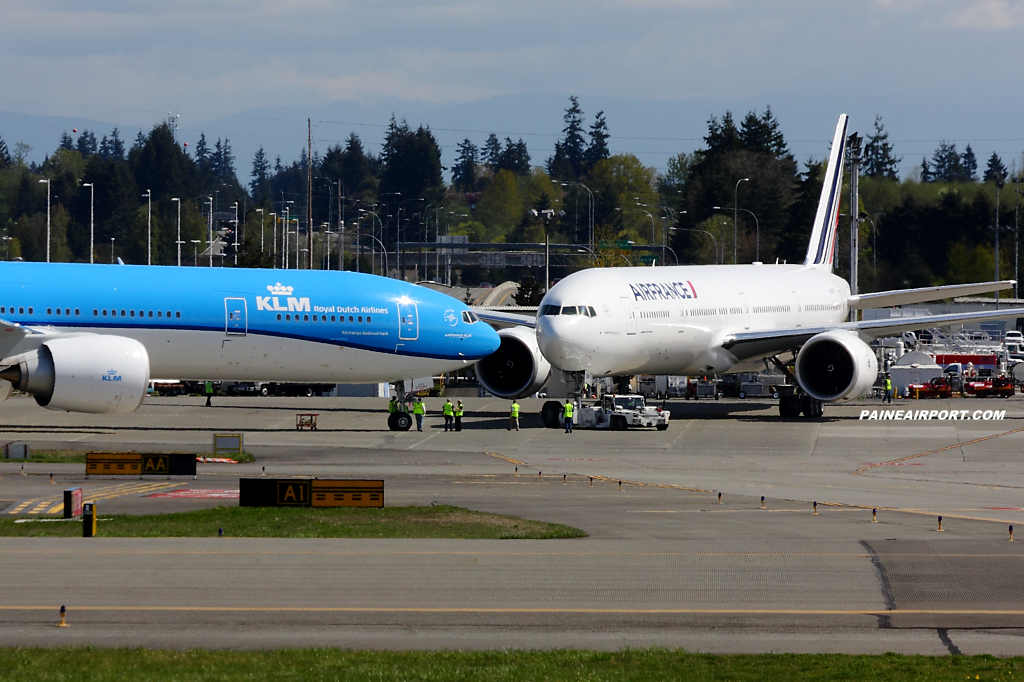 KLM 777 PH-BVO at Paine Field