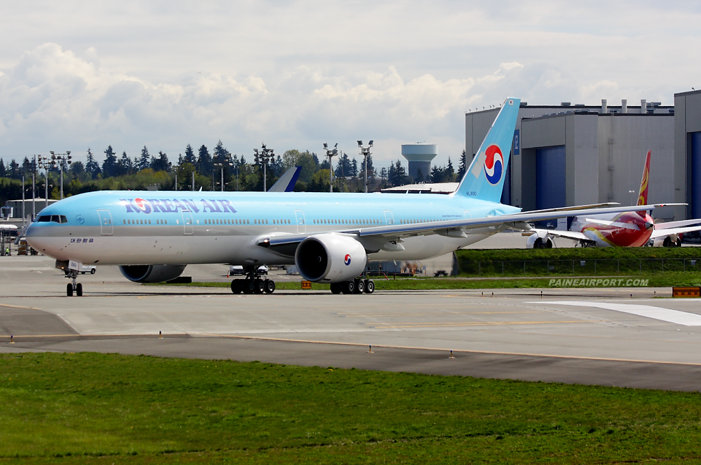 Korean Air 777 HL8010 at Paine Field
