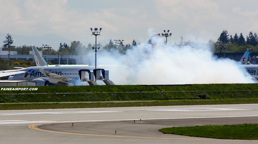 American Airlines 787 N804AN at Paine Field