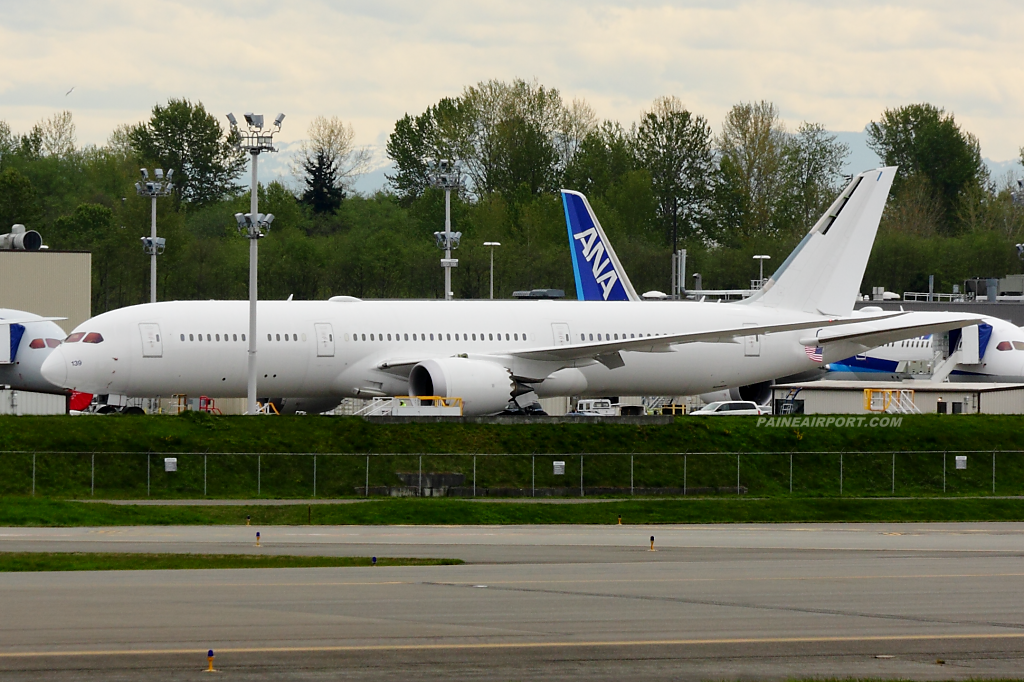 JAL 787-9 at Paine Field