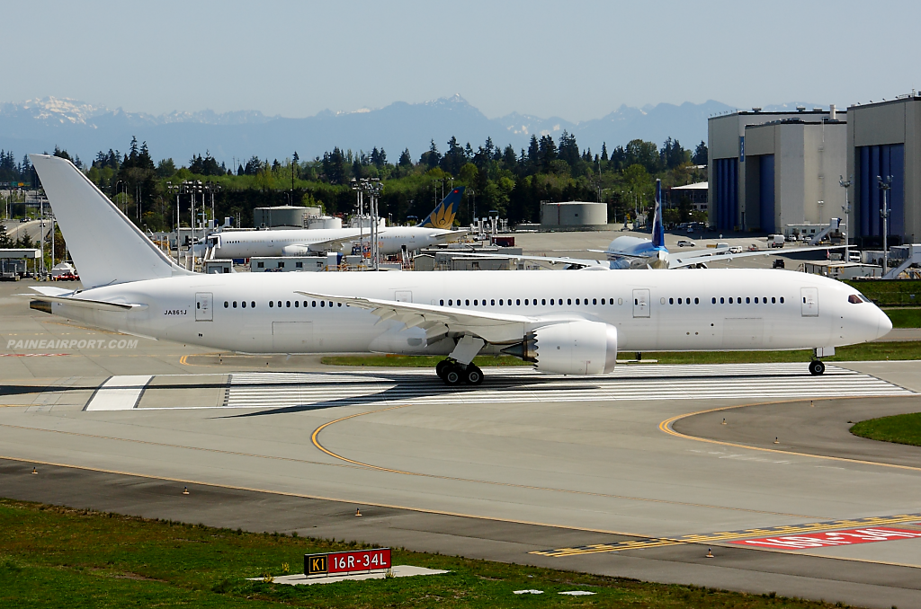 Japan Airlines 787-9 JA861J at Paine Field