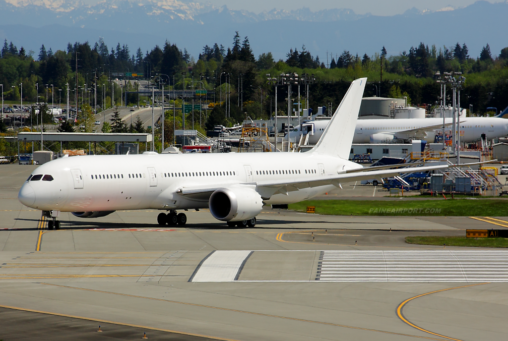 Japan Airlines 787-9 JA861J at Paine Field