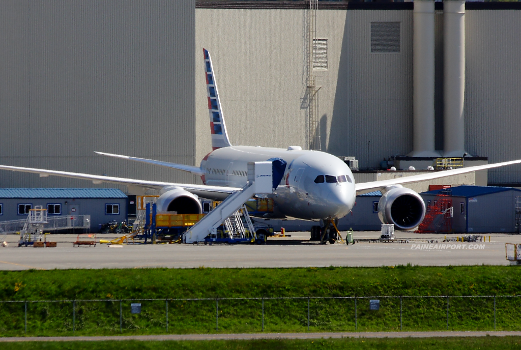 American Airlines 787 N802AN at Paine Field