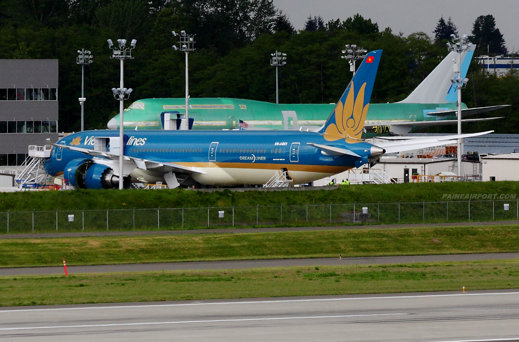 Vietnam Airlines 787 VN-A861 at Paine Airport