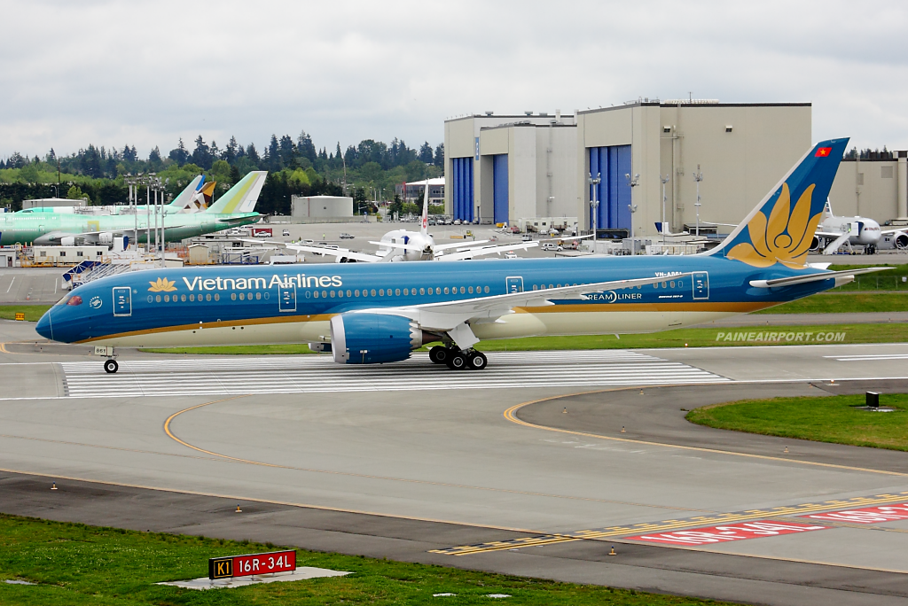 Vietnam Airlines 787-9 VN-A861 at Paine Airport