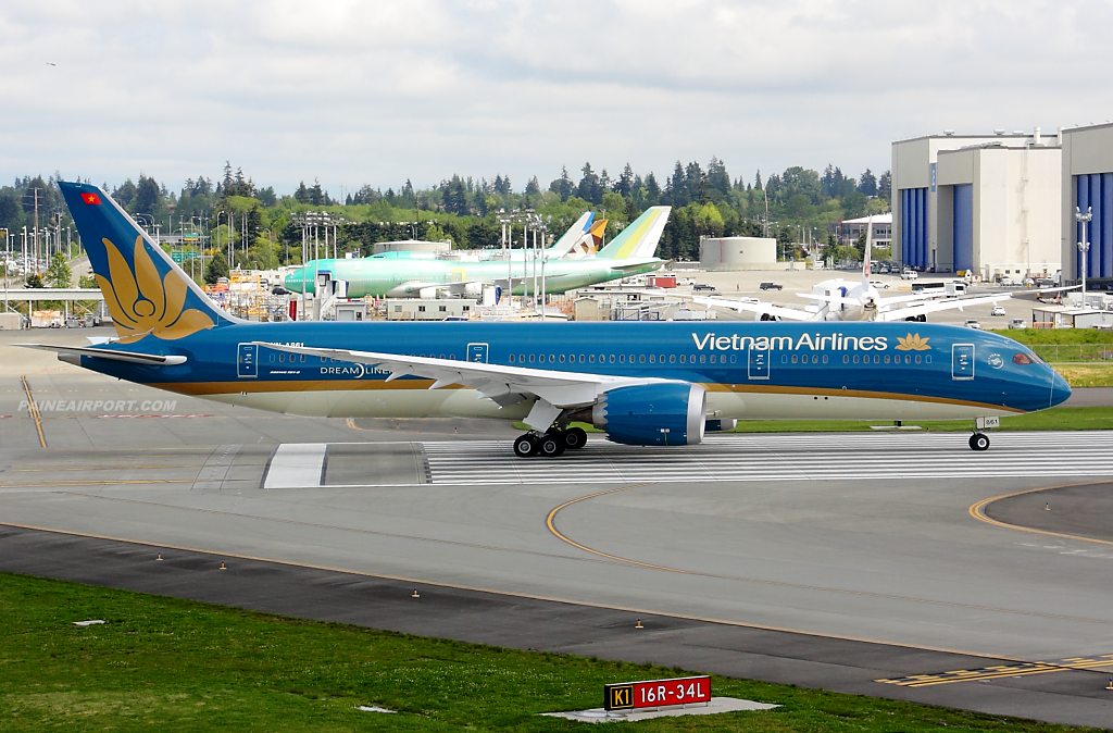 Vietnam Airlines 787-9 VN-A861 at Paine Airport