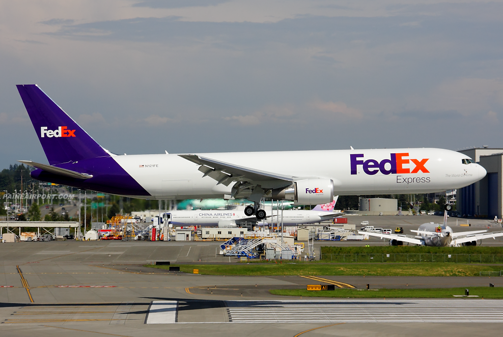 FedEx 767 N121FE at Paine Airport