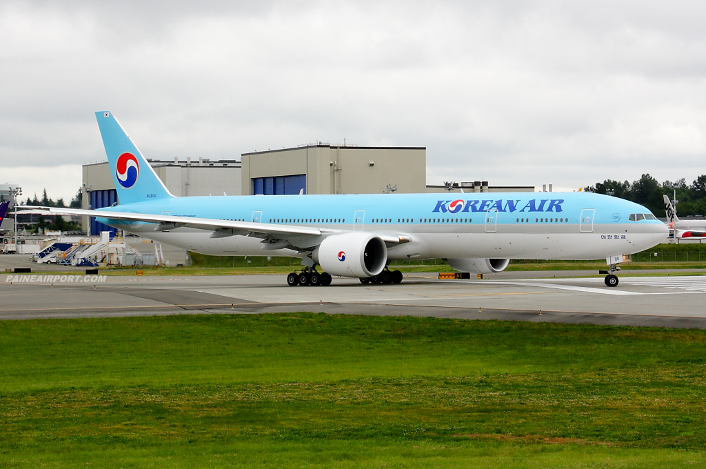 Korean Air 777 HL8011 at Paine Airport