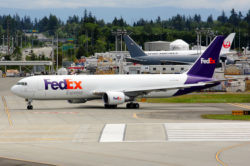 FedEx 767 N122FE at Paine Airport