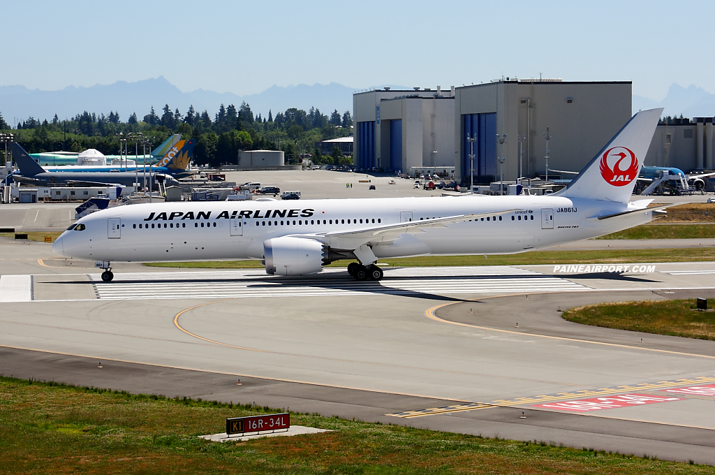 Japan Airlines 787-9 JA861J at Paine Airport