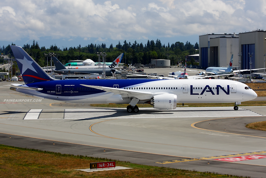 LAN Airlines 787-9 CC-BGC at Paine Airport