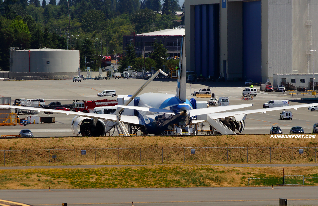 787-9 ZB001 N789EX at Paine Airport