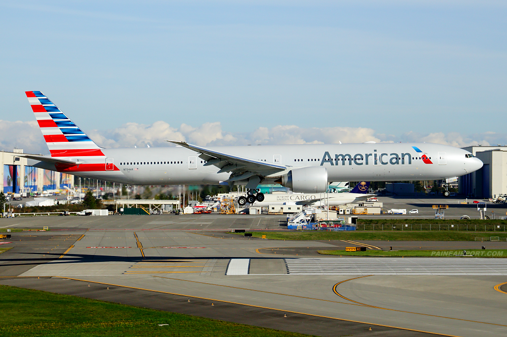 American Airlines N734AR at Paine Airport