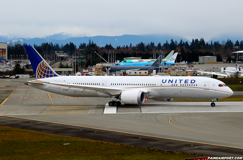 United Airlines 787-9 N17963 at Paine Airport