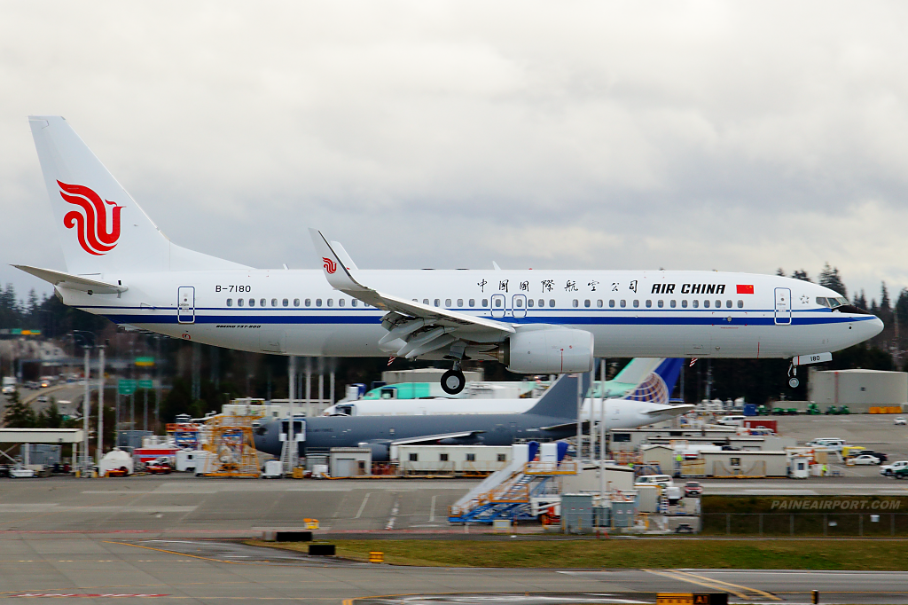 Air China 737 B-7180 at Paine Airport