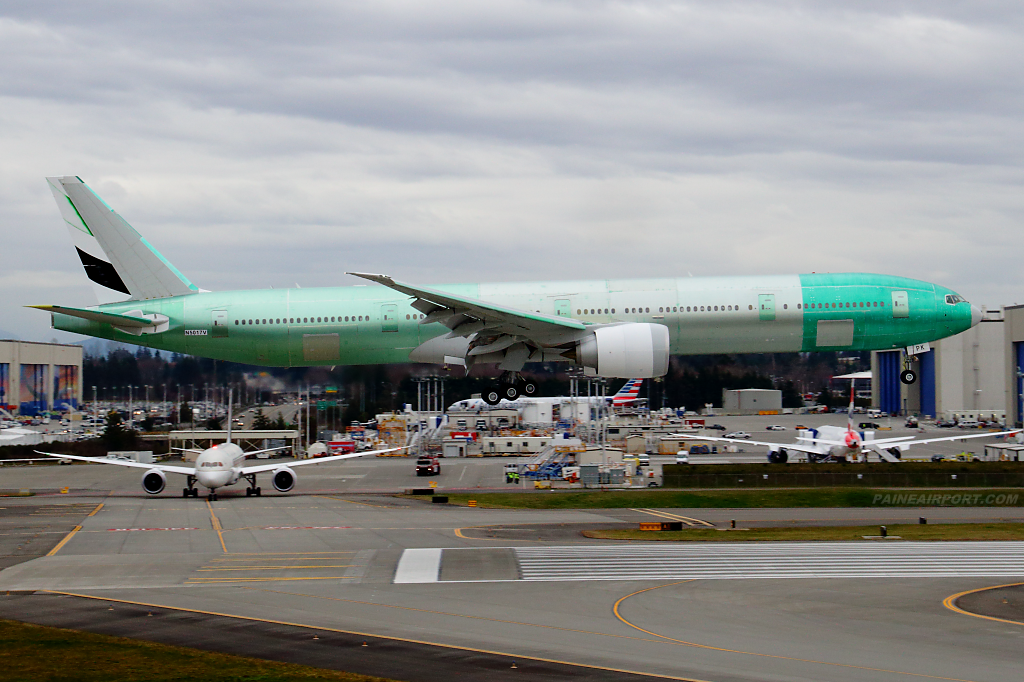 Emirates 777 A6-EPK at Paine Airport