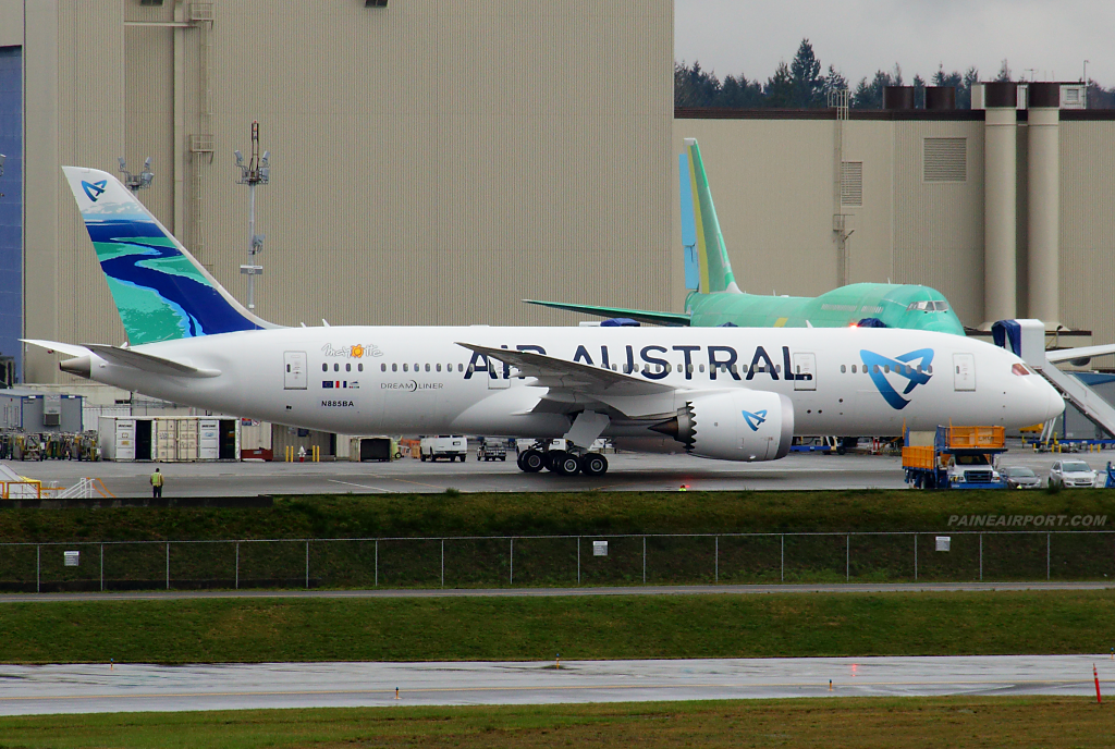 Air Austral 787-8 F-OLRC at Paine Airport