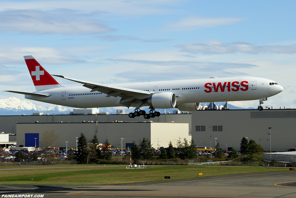 SWISS 777 HB-JNB at Paine Airport