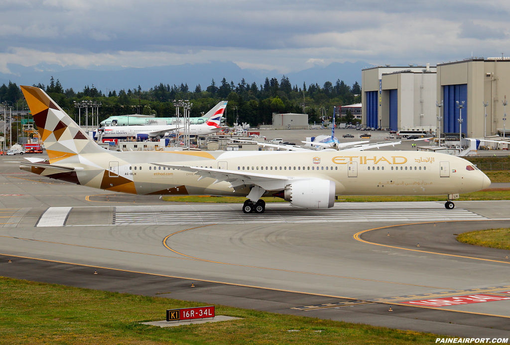 Etihad Airways 787-9 A6-BLH at Paine Airport