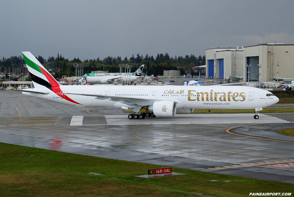 Emirates 777 A6-EPR at Paine Airport