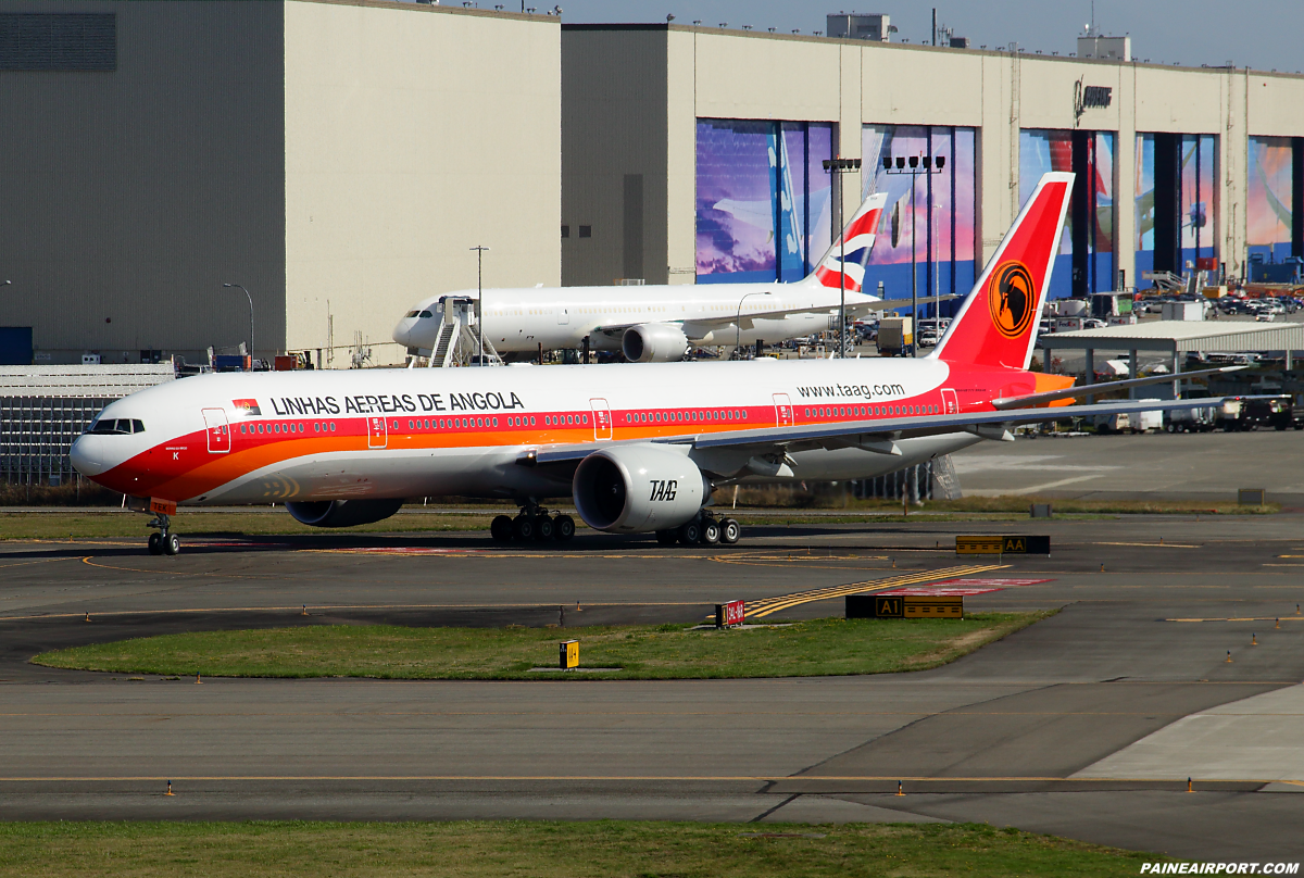 Angola Airlines 777 D2-TEK at Paine Airport