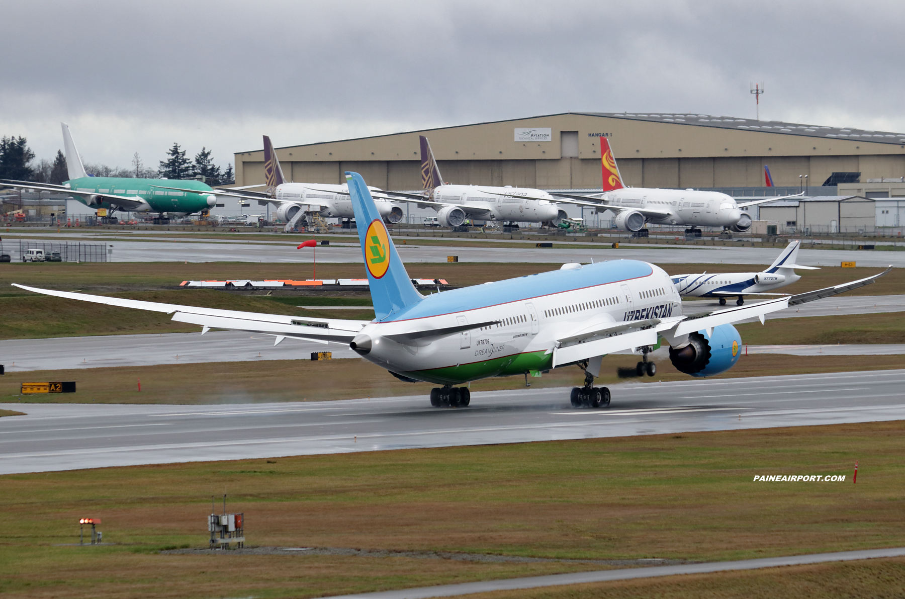 Uzbekistan 787-8 UK78706 at Paine Field