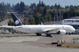 Aeromexico 787-9 at KPAE Paine Field