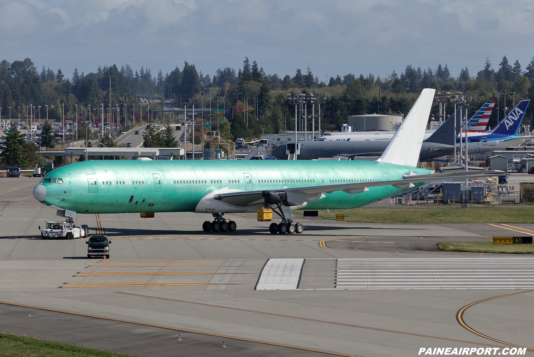 Thai Airways 777 HS-TTC at KPAE Paine Field