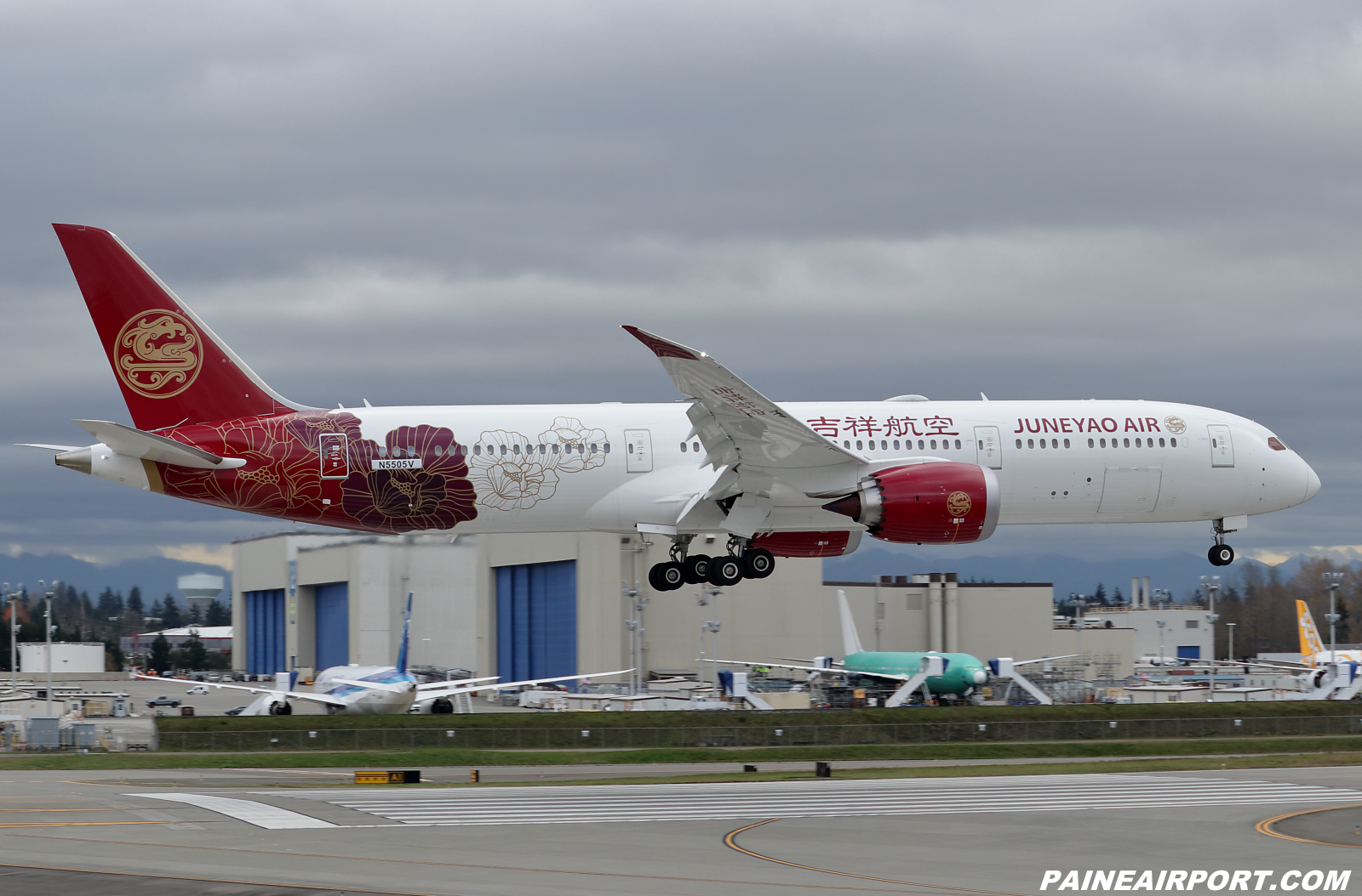 Juneyao Air 787-9 at KPAE Paine Field