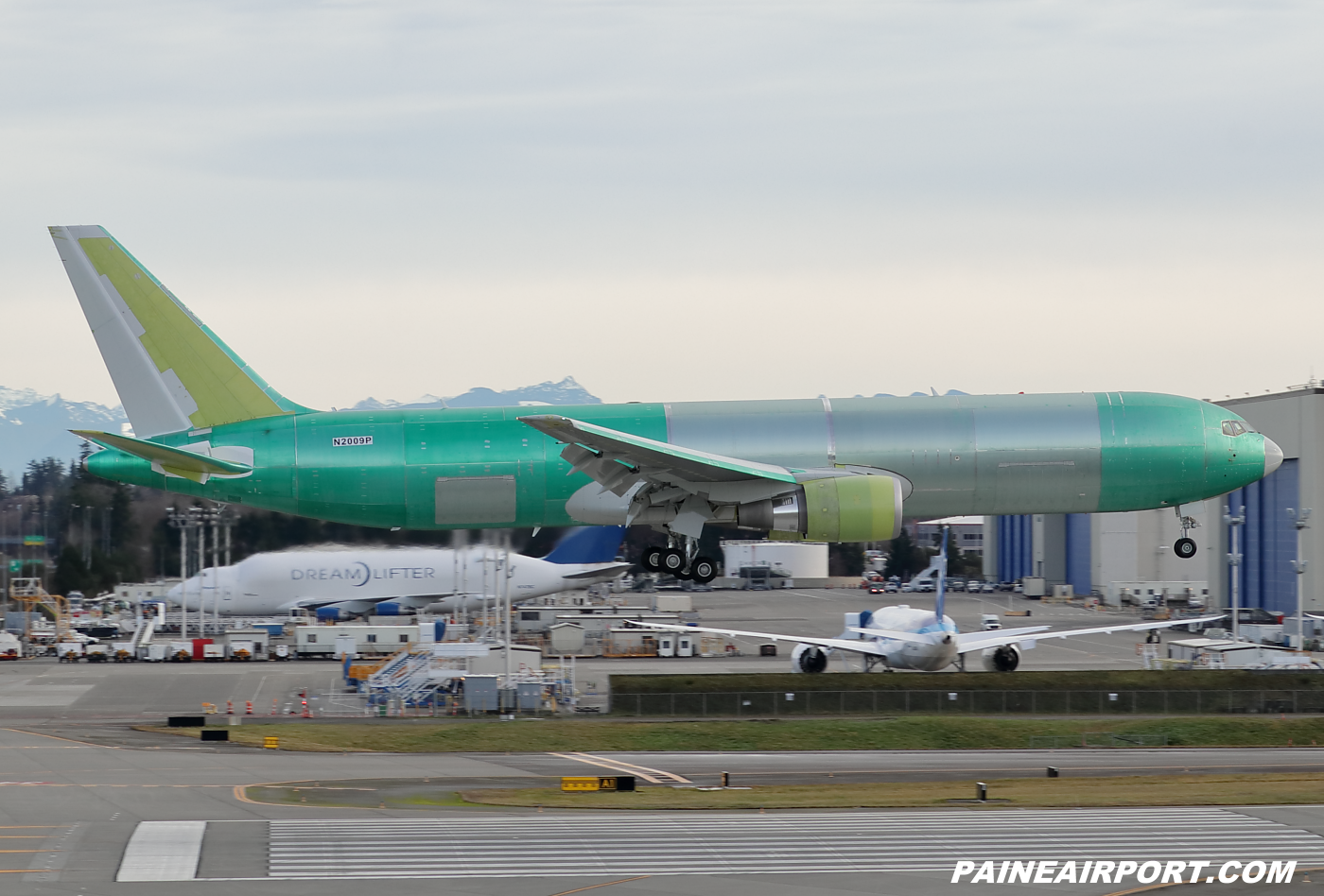 China Longhao 767 at KPAE Paine Field