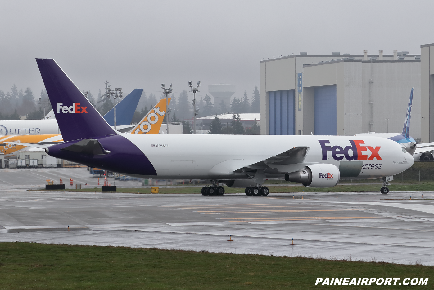 FedEx 767 N266FE at KPAE Paine Field