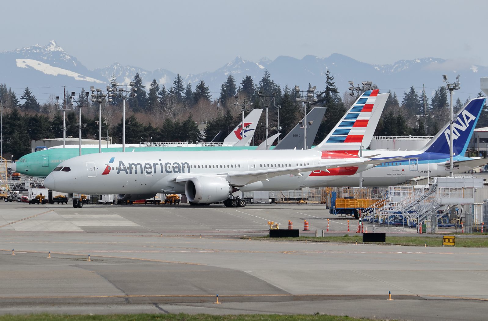 American Airlines 787 N874AN at KPAE Paine Field