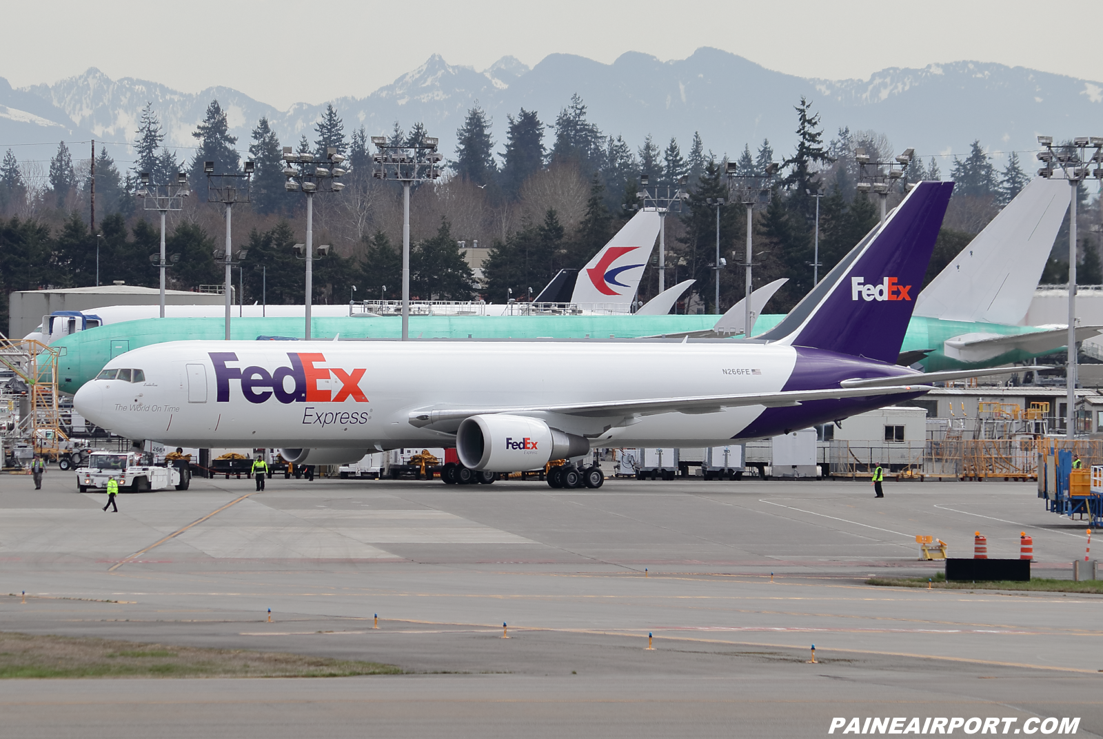 FedEx 767 N266FE at KPAE Paine Field 