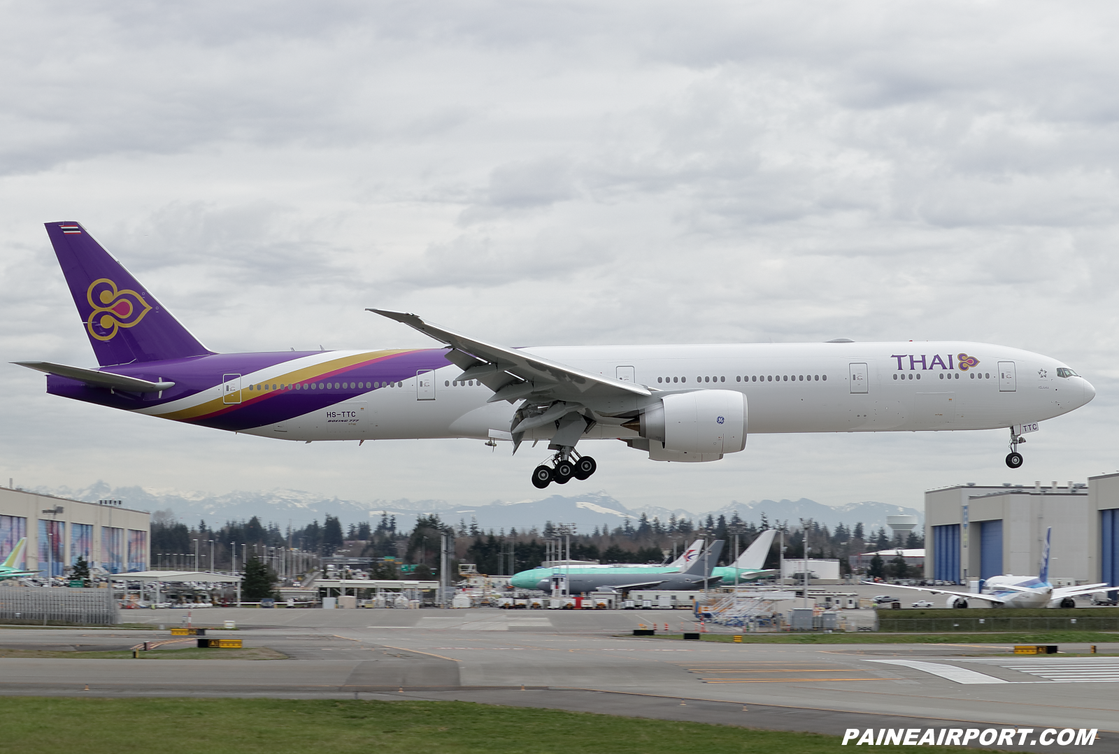 Thai Airways 777 HS-TTC at KPAE Paine Field