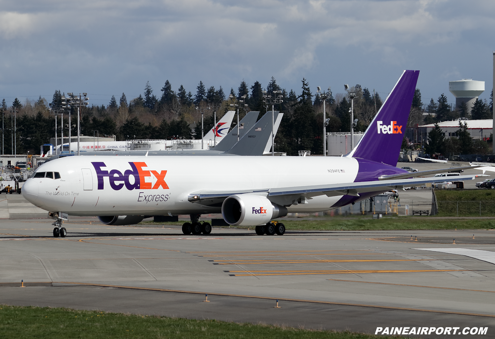 FedEx 767 N294FE at KPAE Paine Field 