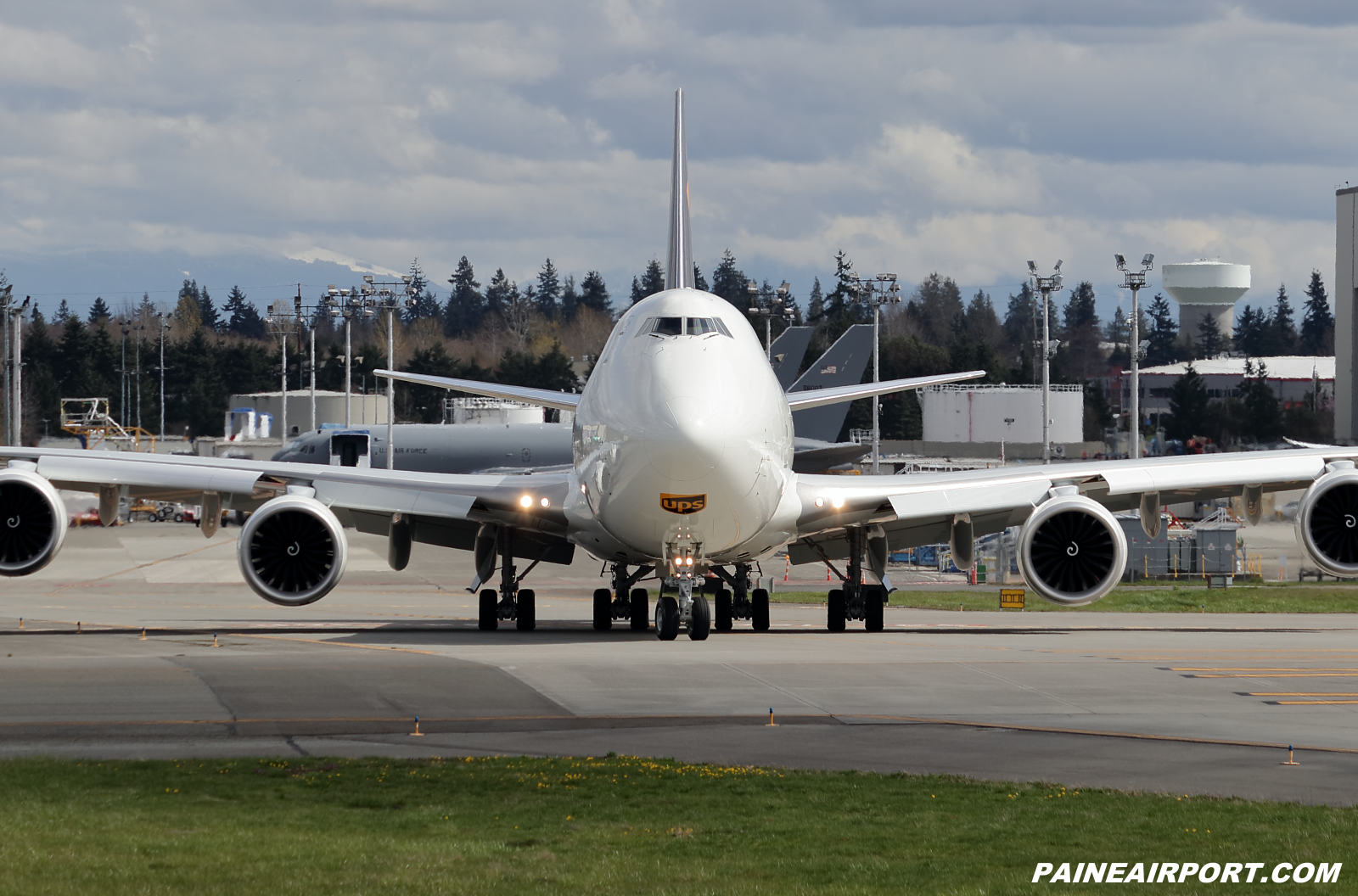 UPS 747-8F N633UP at KPAE Paine Field
