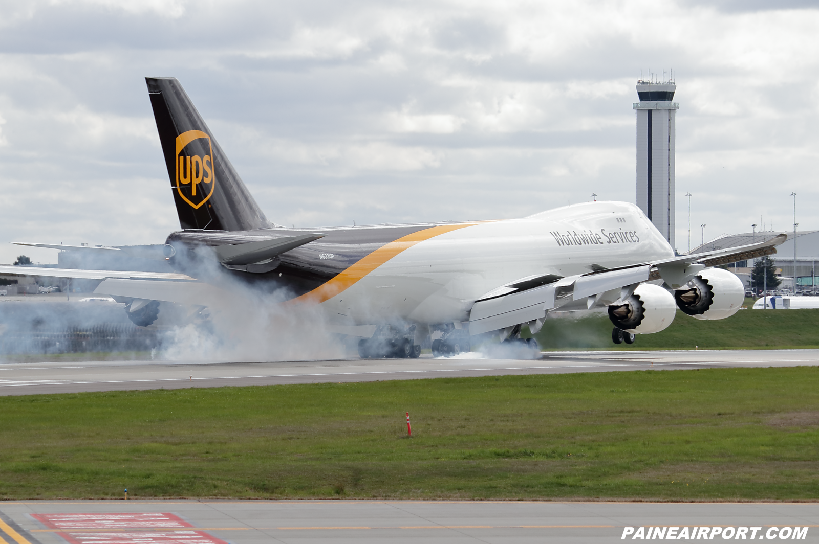 UPS 747-8F N633UP at KPAE Paine Field