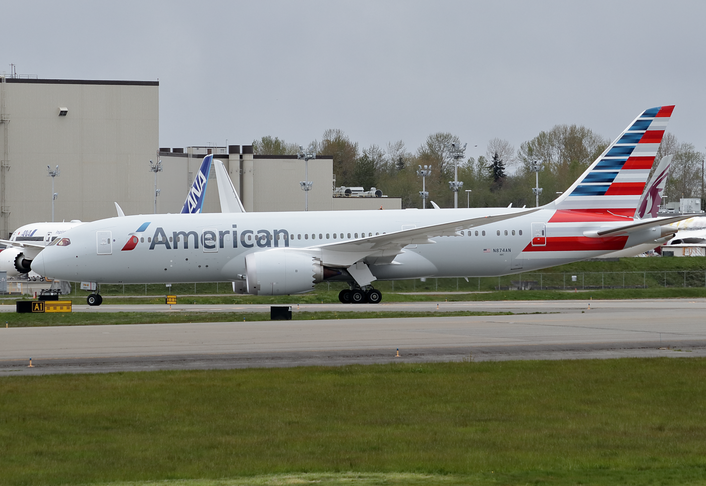 American Airlines 787 N874AN at KPAE Paine Field