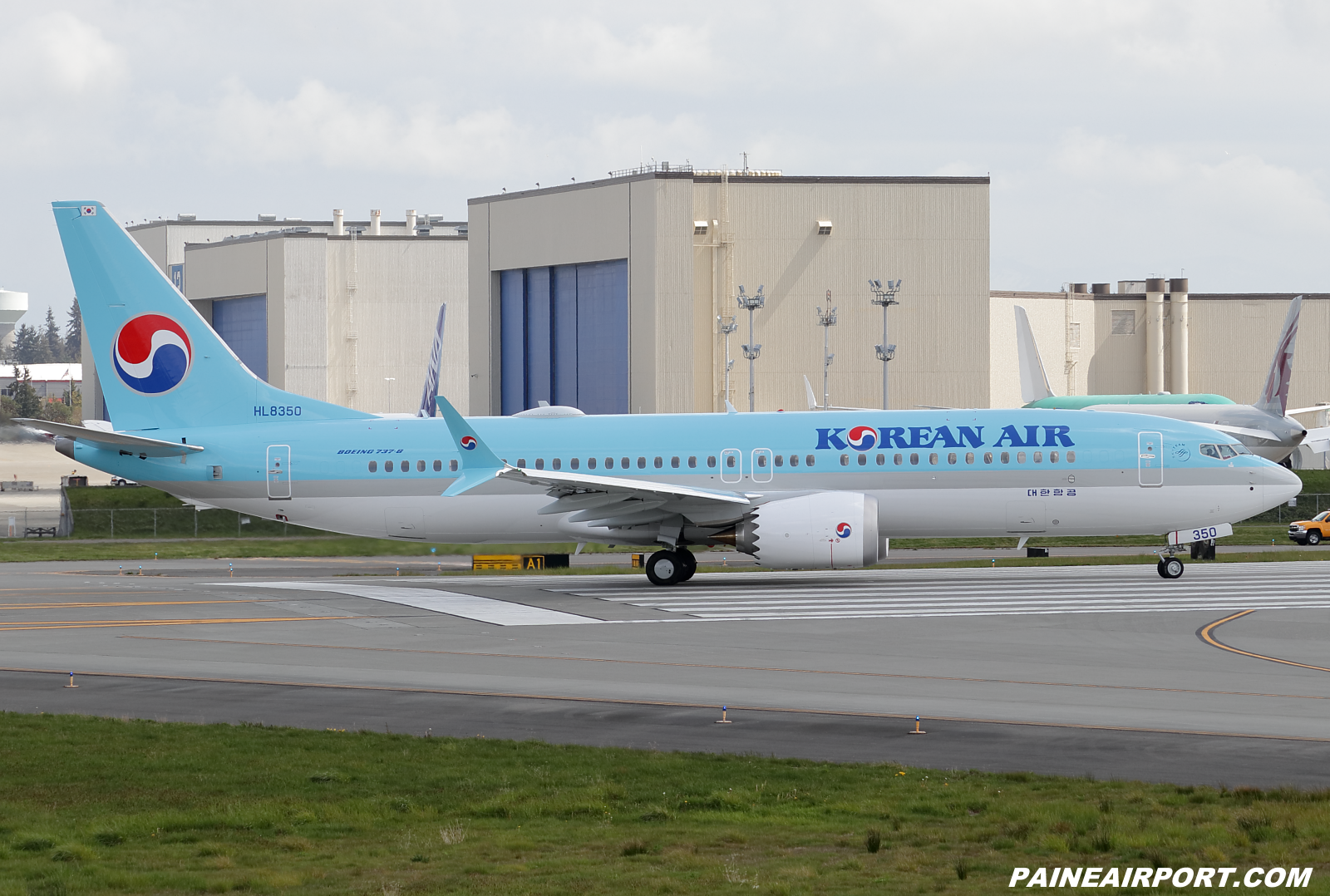 Korean Air 737 HL8350 at KPAE Paine Field