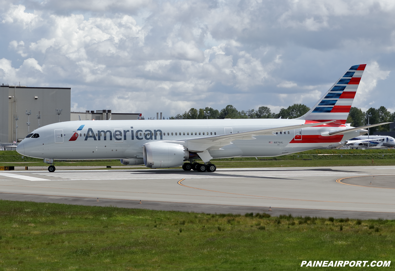 American Airlines 787-8 N876AL at KPAE Paine Field