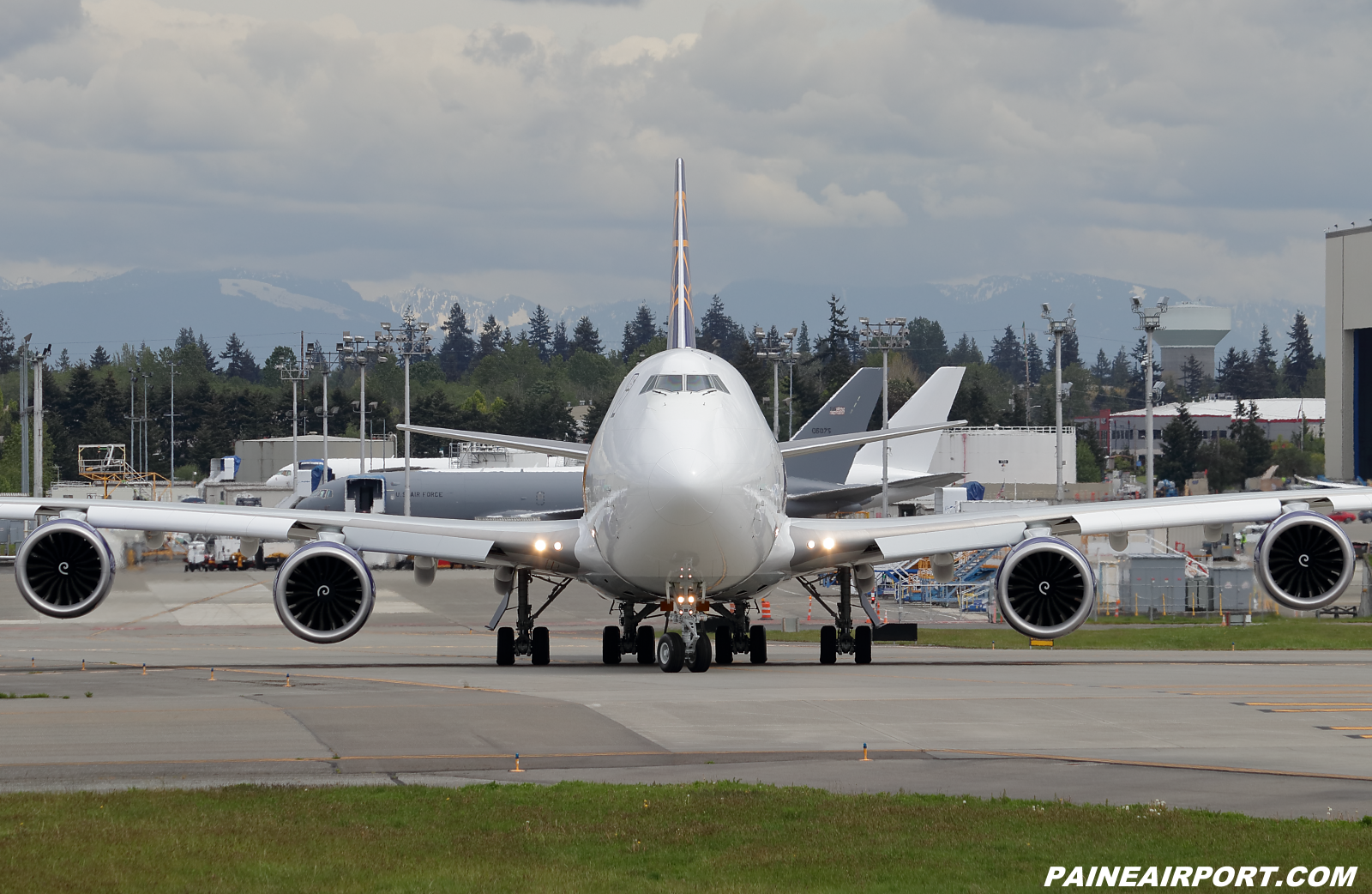 Atlas Air 747-8F N860GT at KPAE Paine Field