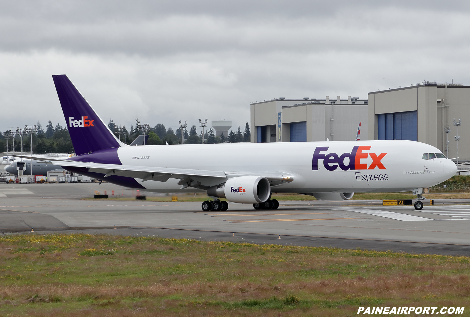 FedEx 767 N288FE at KPAE Paine Field