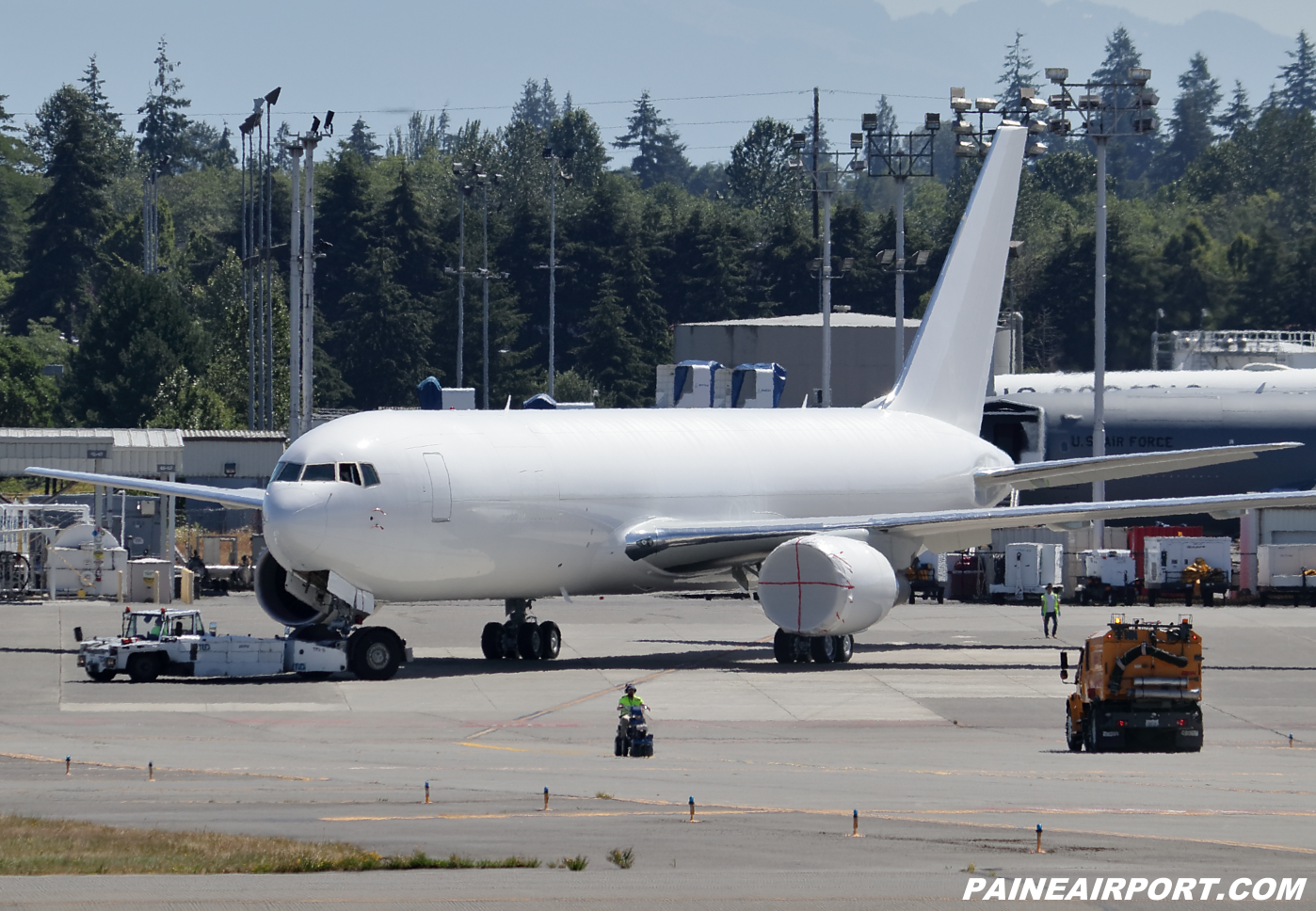 Maersk Air Cargo 767 at KPAE Paine Field
