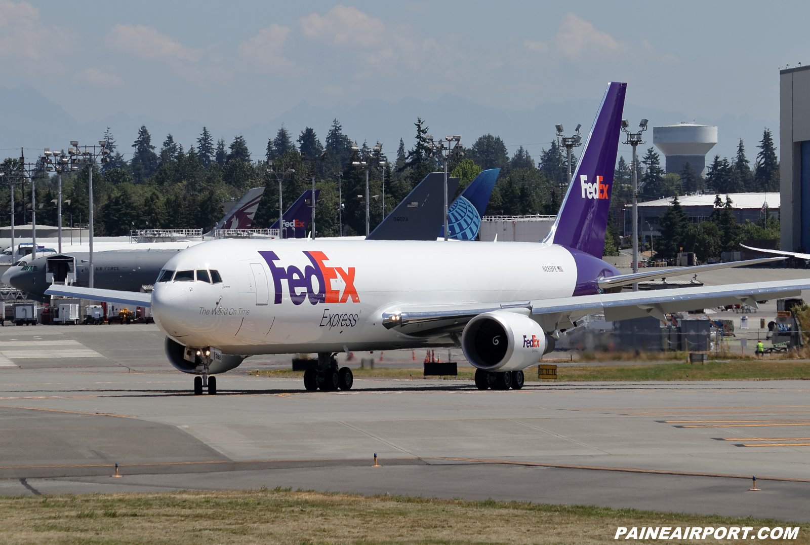 FedEx 767 N288FE at KPAE Paine Field