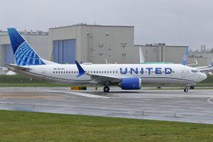 United Airlines 737 N37351 at KPAE Paine Field