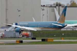 Vietnam Airlines 787-10 VN-A878 at KPAE Paine Field